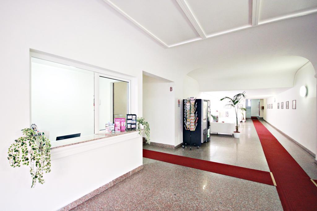 Guesthouse Holiday And Rome Exterior photo